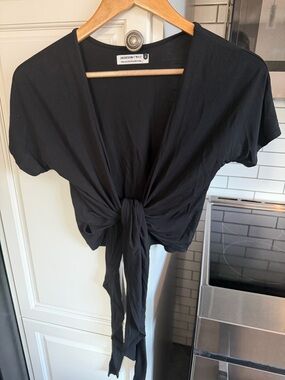 Jackson Rowe sz S Black Tie-Front Crop Top